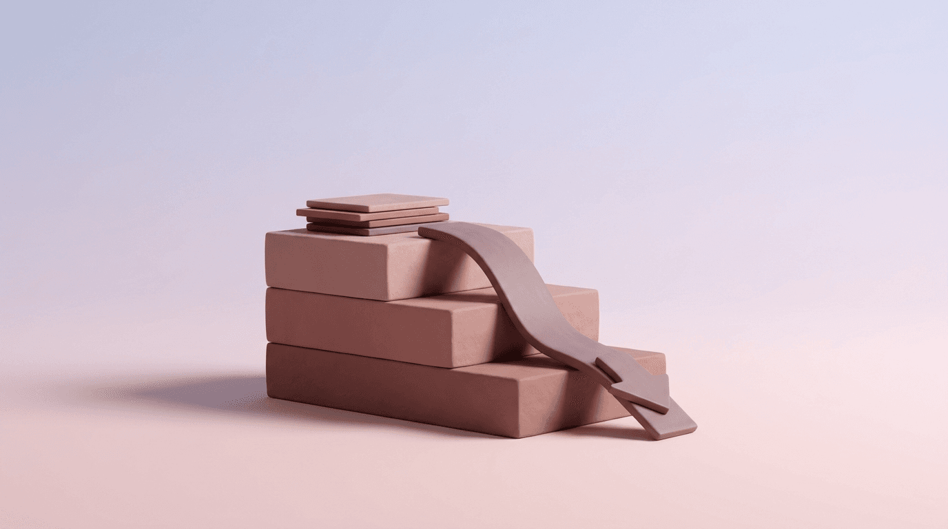 Render 3D minimalista de una escalera descendente de tres bloques mate con una rampa-flecha que baja, sobre fondo degradado lavanda y rosa